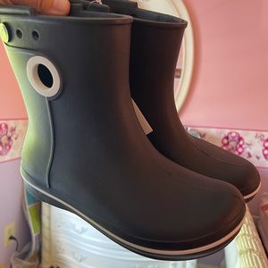 Crocs rain boots girl size 4
